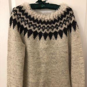 NWT feminine Icelandic sweater large